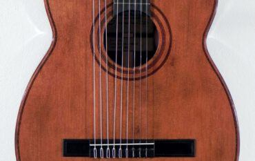 9-saitige Gitarre nach Luigi Auciello, Fichte, Guatemalapalisander, Baujahr 2023